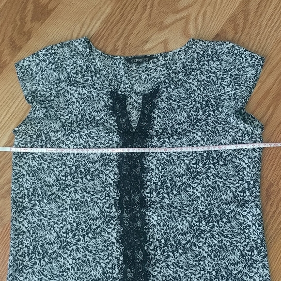 Pretty Blouse Express Size: S - Picture 6 of 6